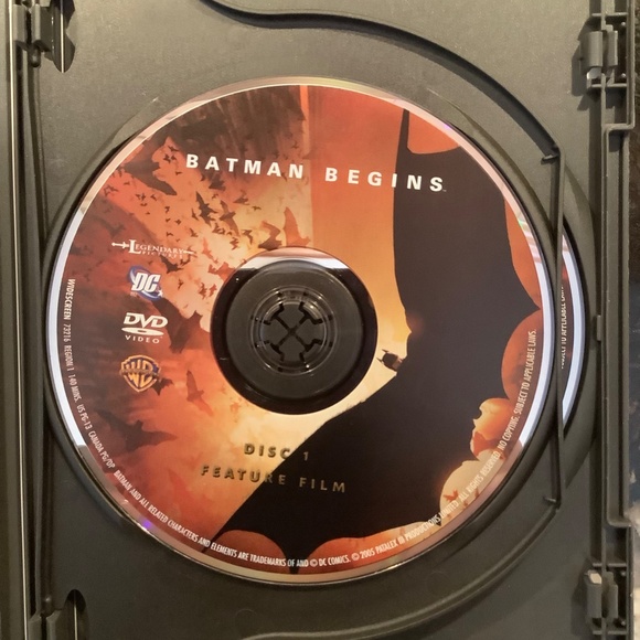 2005.  BATMAN BEGINS.  2 Disc Deluxe Edition.  Collectible 72 Page DC Comic. - Picture 4 of 6